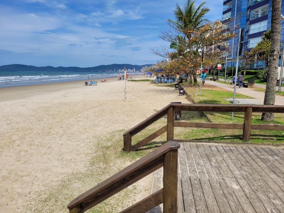 Apartamento 200 Metros Da Praia 03 Quartos Com Ar Condicionado - Meia Praia - 이타페마 외부 사진